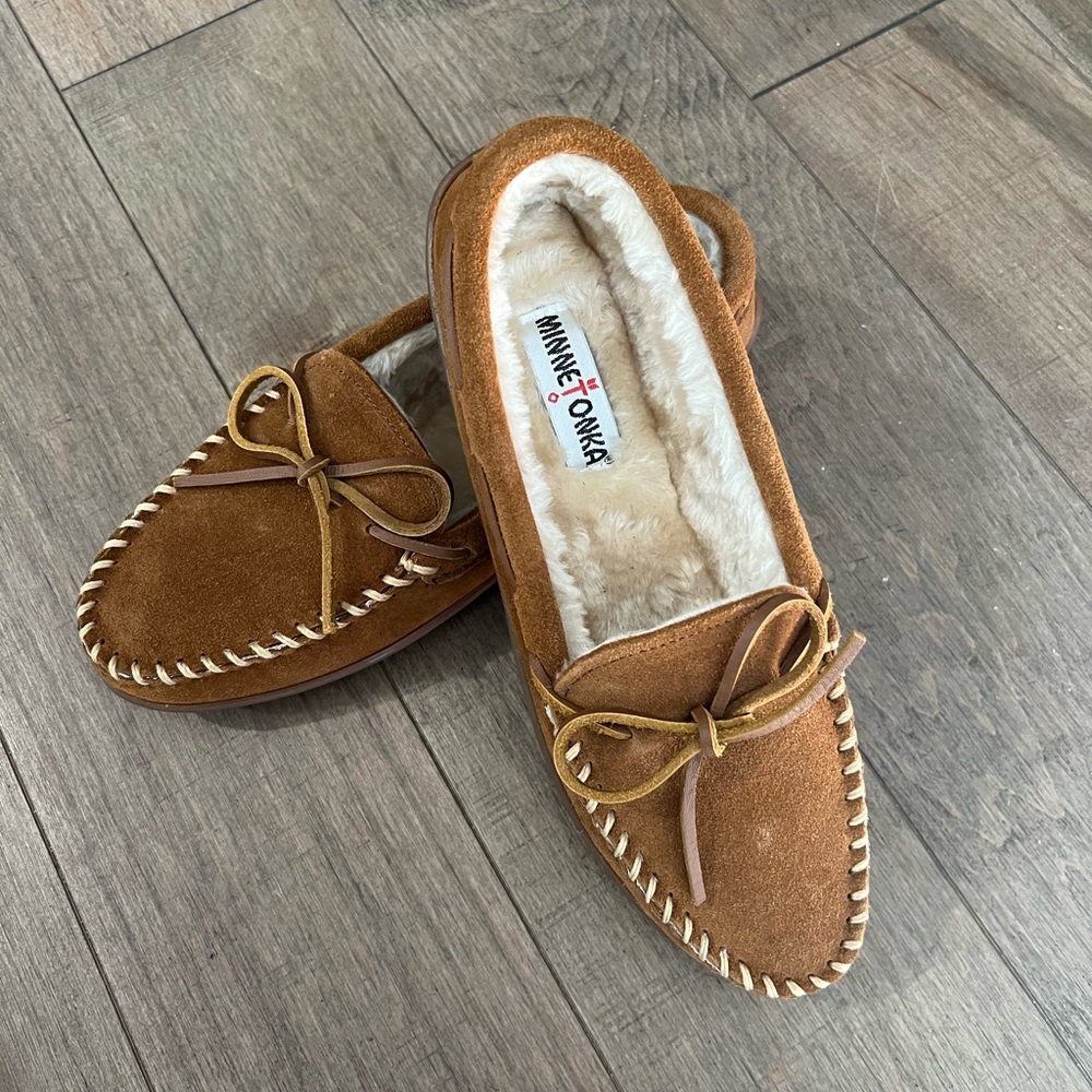 NWT Minnetonka slippers/shoes, leather suede, 10M